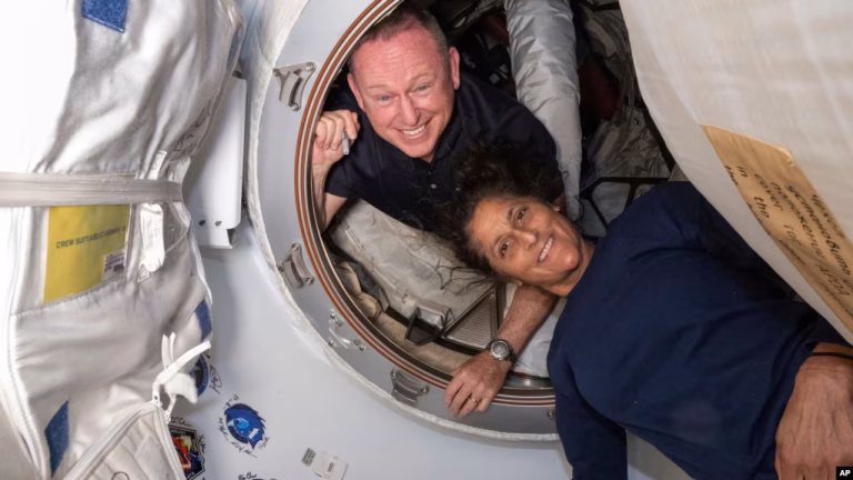 NASA’nın uzayda mahsur kalan astronotlarını getirecek SpaceX uçuşu ertelendi
