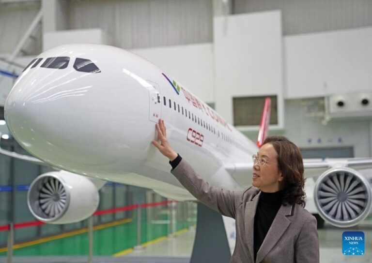 Zhao Chunling: “Boeing ve Airbus’a karşı COMAC’ın kadın lideri”