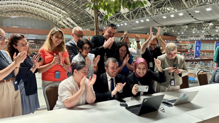 Havalimanında oyuncağını kaybeden minik yolcuya yapılan sürpriz ISG’ye ödül getirdi