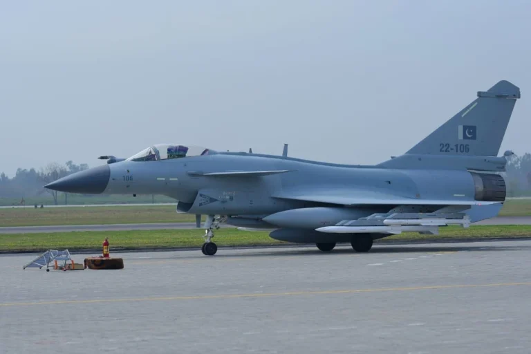 Hindistan-Pakistan çatışmaları: “Çin yapımı savaş jetlerinin gücü görüldü”