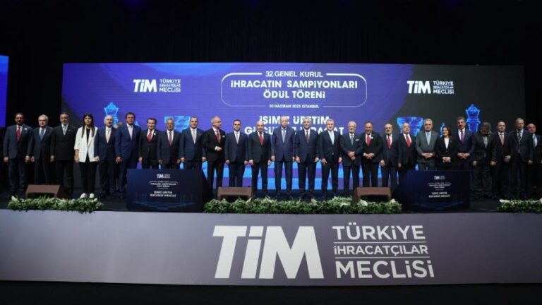 Türkiye’nin en büyük ihracat şampiyonları ödüllendirildi