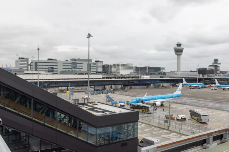 Schiphol havalimanı ücretlerine zam üstüne zam!