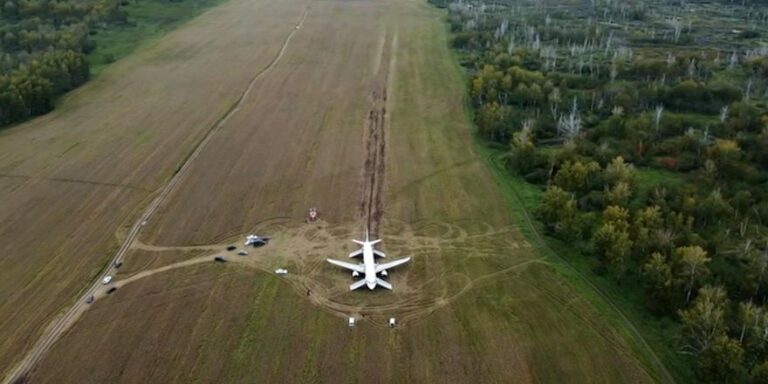Buğday tarlasına acil iniş yapan pilotlara dava açıldı
