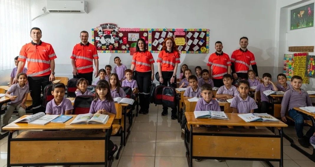 thy-teknik-kullanilmis-koltuk-kumaslarini-ogrencilere-umuda-donusturdu-600290