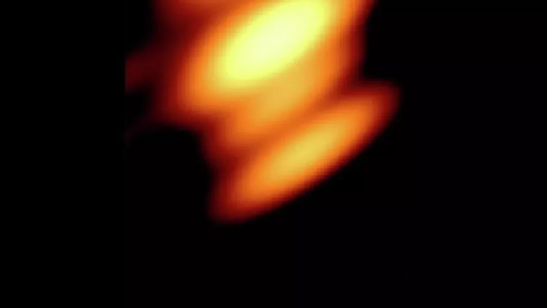 Bilim insanları, birbirleri etrafında dönen kara delikleri görüntülemeyi başardı