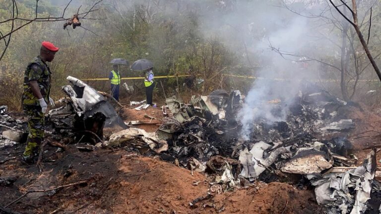 Kenya’da trajik uçak kazası: Turist uçağı düştü, 11 kişi hayatını kaybetti