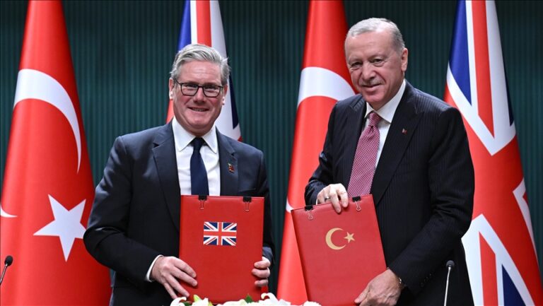 Türkiye ile İngiltere arasında Eurofighter savaş uçağı işbirliği anlaşması imzalandı