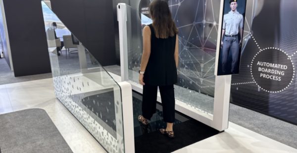 Air-journal-couloir-biometrie-intelligence-articielle_Source-Amadeus-600x310