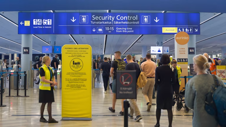 Lufthansa, keman sanatçısını 243 yıllık enstrümanını kılıfı olmadan taşımaya zorladı!