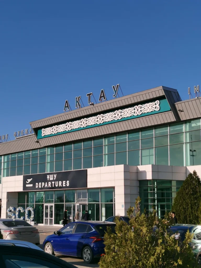 Pegasus uçağı Kazakistan’da yoğun sis nedeniyle yedek meydana indi