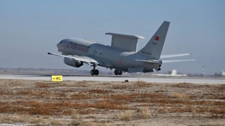 Türk Hava Kuvvetleri’nden Karadeniz’de eğitim uçuşu