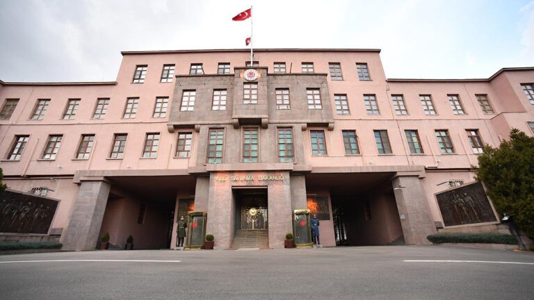 MSB: Karadeniz’de kontrolden çıktığı tespit edilen İHA düşürüldü