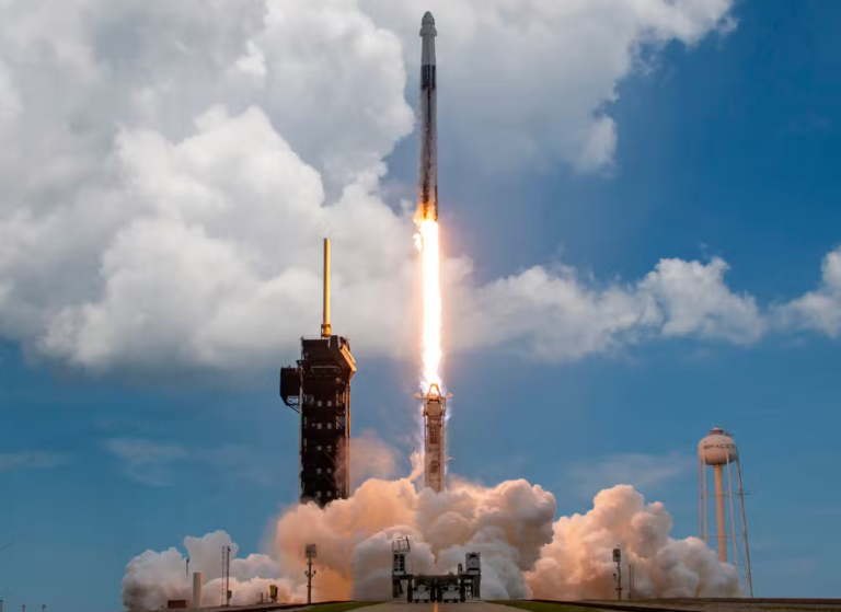 SpaceX ve Çin, her zamankinden daha fazla roket fırlatıyor