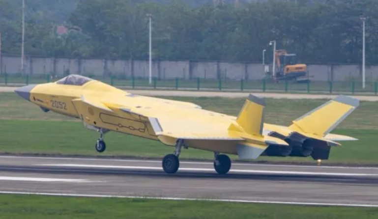 Çin’in J-20 “Şişman Boyunlu” uçağı F-35 ile aradaki farkı kapatıyor mu?