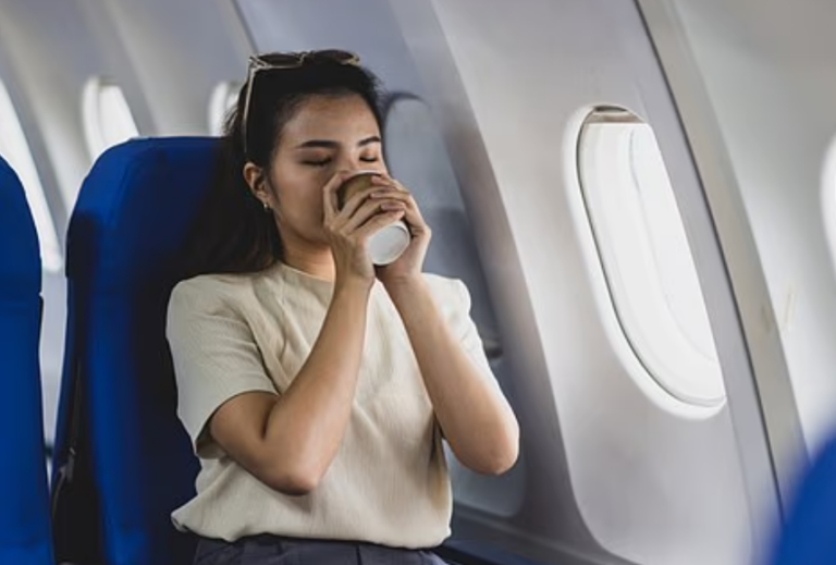 Ryanair, yolcuların tüm sıcak içecekleri uçağa getirmesini yasakladı!
