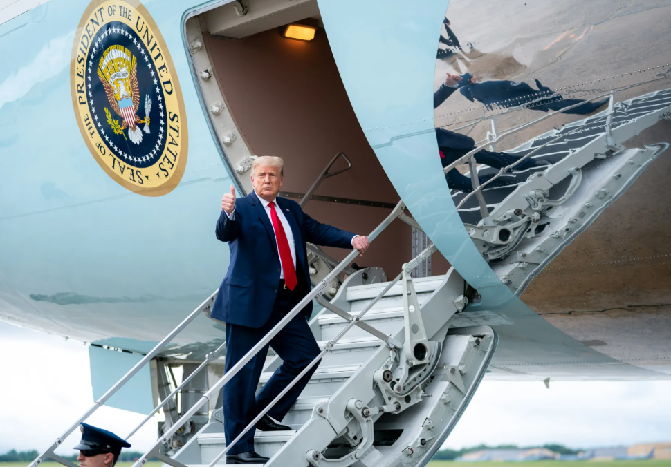 CBS: ABD başkanlık uçak filosu, Trump’ın en sevdiği renklere boyanacak