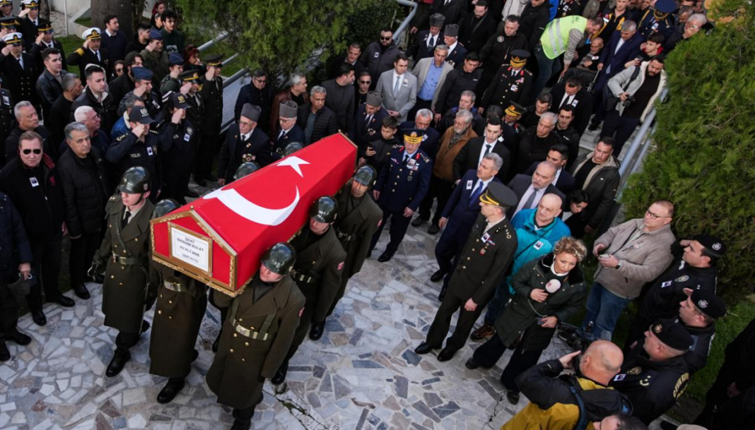 Şehit pilotumuz son yolculuğuna uğurlandı