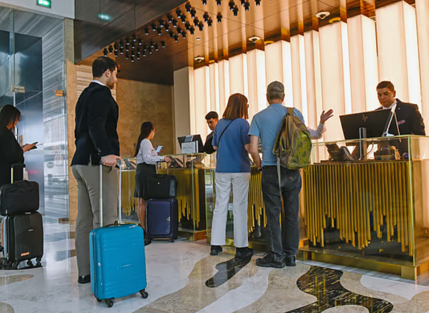 Dubai ve Abu Dabi, otellerde mahsur kalan turistlerin konaklama masraflarını ödeyecek