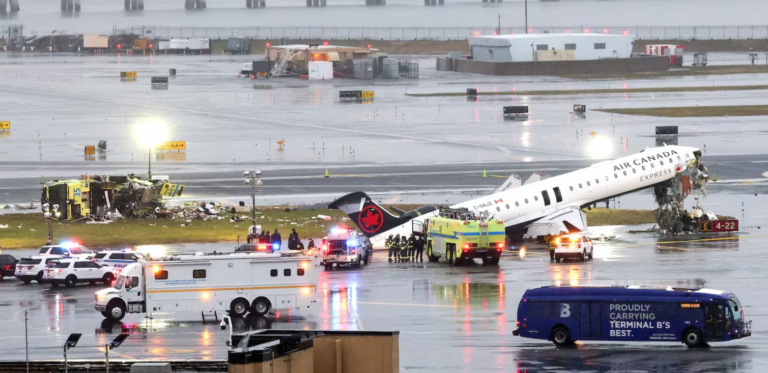 Air Canada uçağı iniş yaptıktan sonra ARFF aracına çarptı, iki pilot hayatını kaybetti