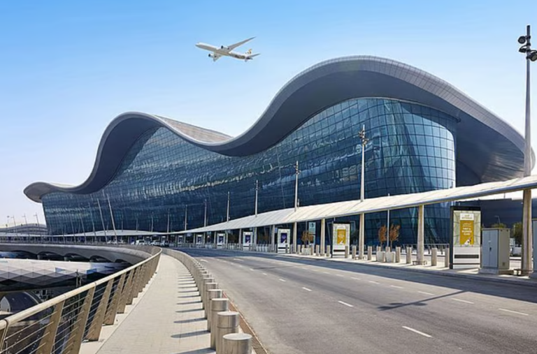 Abu Dabi havalimanları, uçuşlara kademeli olarak yeniden başladı