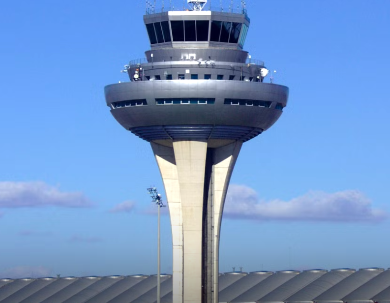 İspanya’daki 14 havaalanında hava trafik kontrolörleri süresiz greve gidiyor