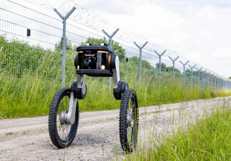 Hamburg Havalimanı, havalimanı güvenliği için sürücüsüz robotlar test ediyor