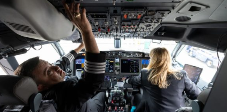 Pilot maaşları: ABD’li büyük şirketler maaşları artırıyor, Avrupalı şirketler de aynı yolu izliyor Pilot maaşları: ABD’li büyük şirketler maaşları artırıyor, Avrupalı şirketler de aynı yolu izliyor