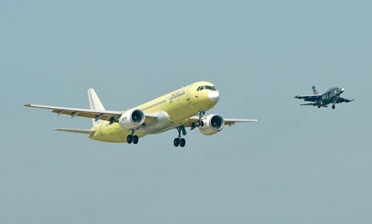Rus yapımı MC-21 ticari uçağı ilk uçuşunu gerçekleştirdi