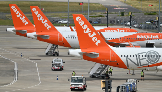 Apollo Easyjet’i satın aldı, Castlelake çekildi