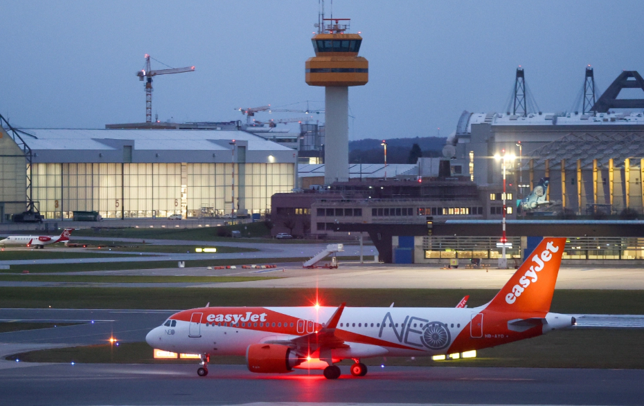 Apollo ve Easyjet, milyarlarca dolarlık devralma işleminin takvimini erteledi