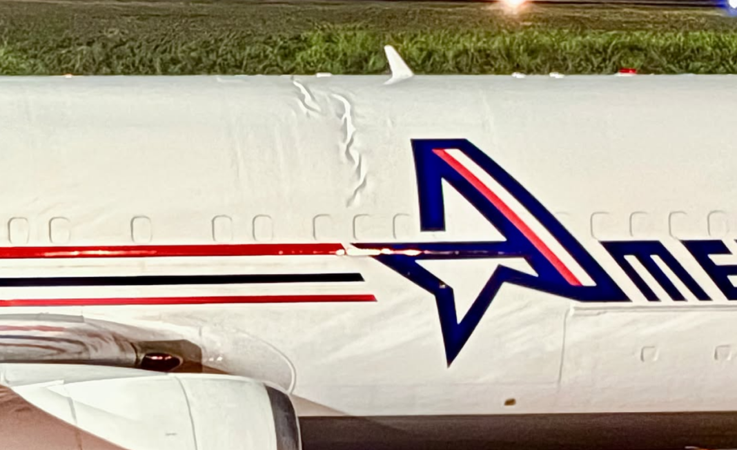 Amerijet’e ait B767 tipi uçağın gövdesi, sert inişin ardından yapısal hasar gördü