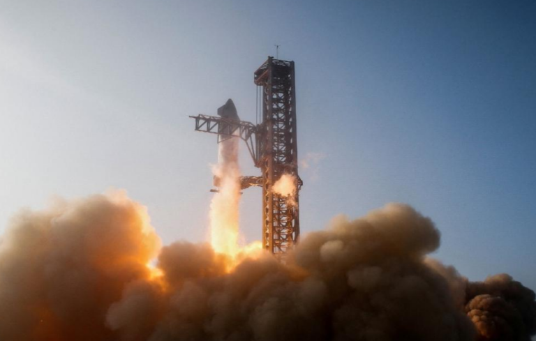 SpaceX, dünyanın en büyük roketini ilk yörünge uçuşuna hazırlıyor