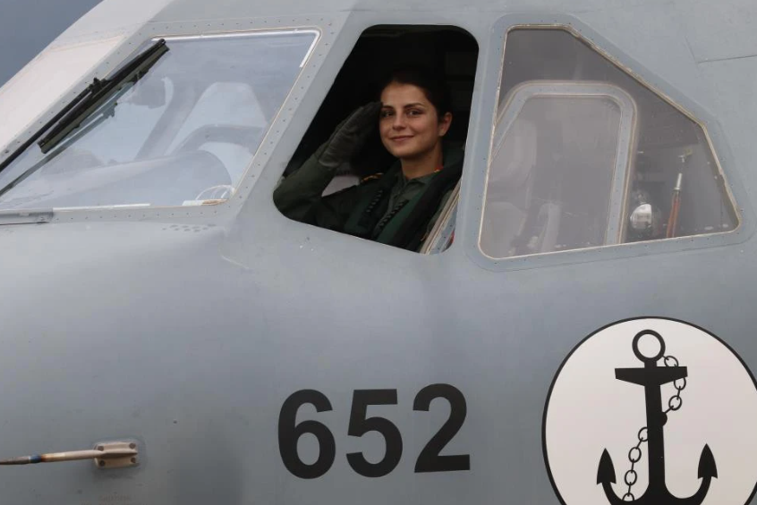 Türk Deniz Kuvvetleri’nin ilk karakol uçağı kadın pilotu oldu