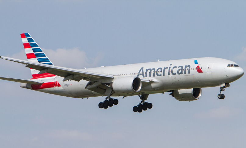 American Airlines’da 4 kabin memuru, yolcuların artan yemeklerini tükettikten sonra hastalandı