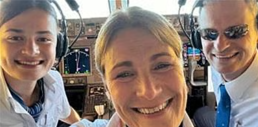 22 yaşındaki pilot, beklenmedik bir şekilde hem annesi hem de babasıyla aynı uçakta yolculuk yaptı